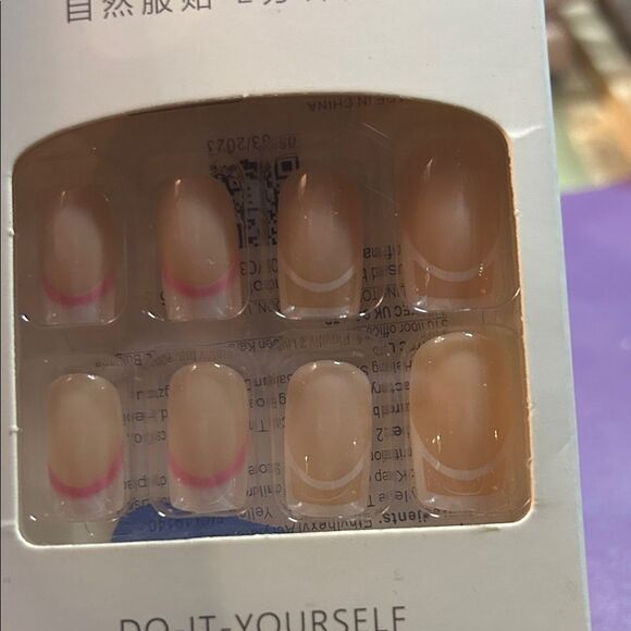 Assorted False Nail Sets - Picture 8 of 9